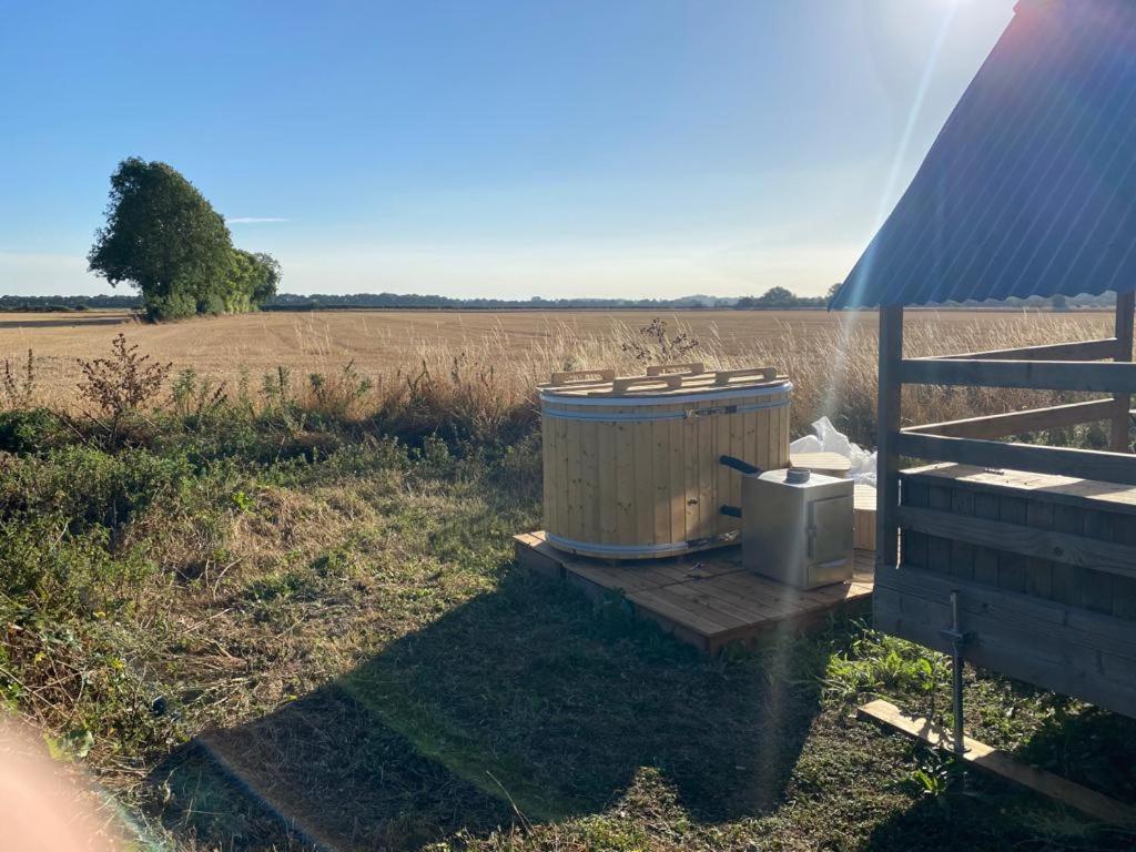 Fen Meadows Glamping - Luxury Cabins And Bell Tents Cambridge  Exterior photo